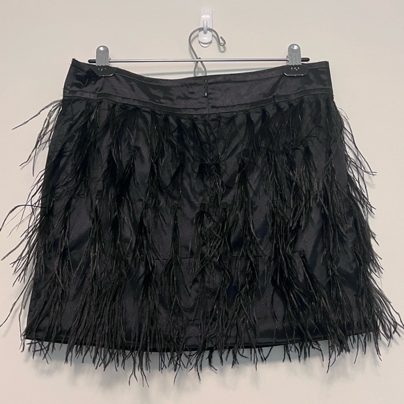 Ostrich Feather Mini - Picture 2 of 3